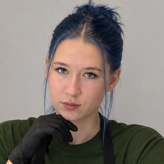 Diana, portret w czarnych rękawiczkach